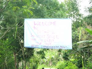Gruß mit der Aufschrift: Willkommen bei der ev.- luth. Kirche in PNG, im Dekanat Wantoat - mögt ihr euern Aufenthalt hier begeistert genießen