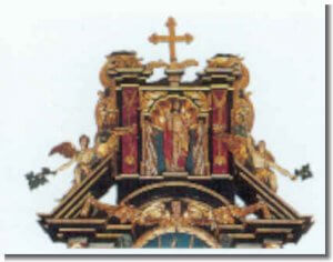 Der auferstandene Christus im oberen Teil des barocken Hauptaltars