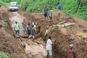 So sah die Straße nach Wantoat streckenweise aus