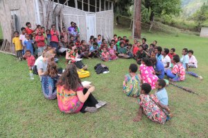 Mit den Frauen und Kindern kommt man schnell ins Gespräch