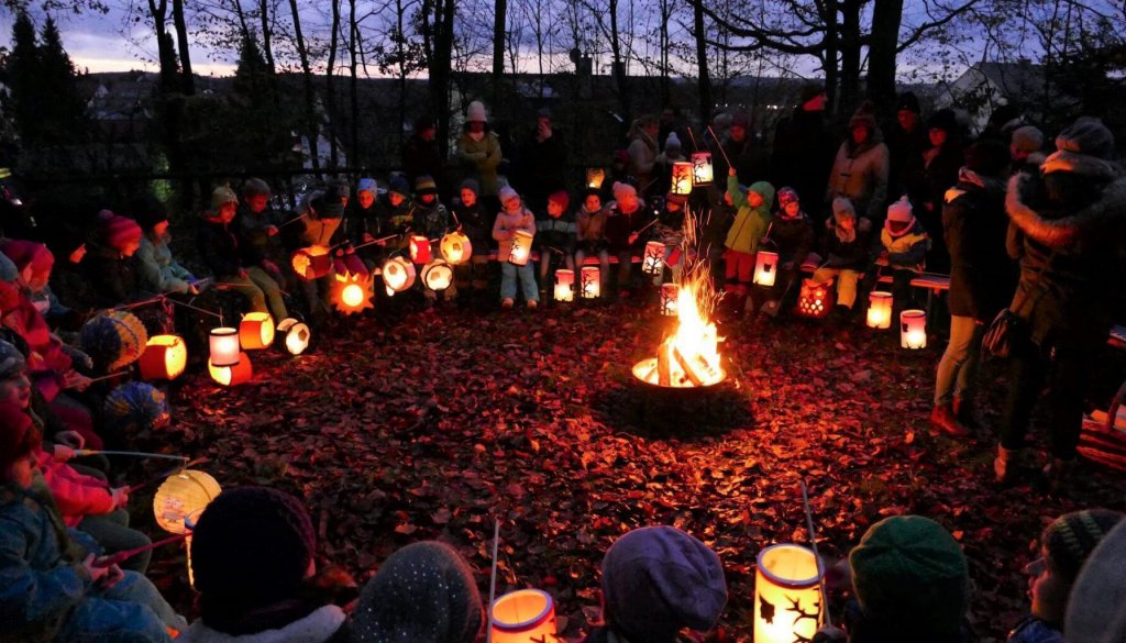 Laternenumzug Kinderhaus Regenbogen
