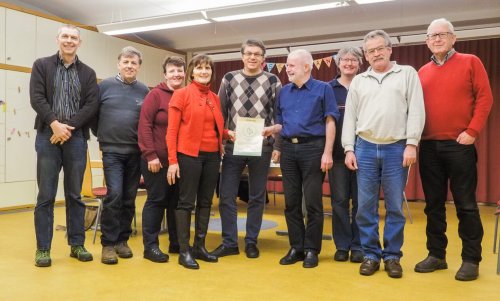 Überreichung der erneuten Zertifizierungsurkunde