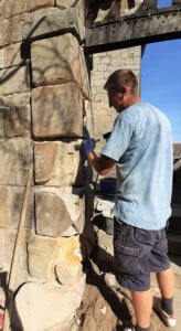 Erster Schritt ist die Entfernung allen schadhaften Materials.