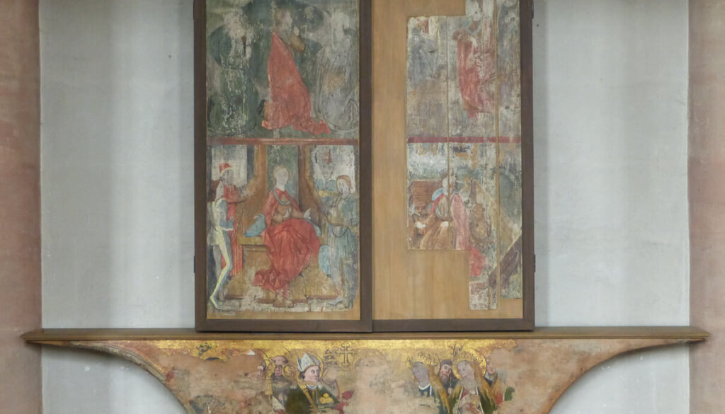 Der Altar im geschlossenen Zustand, hier ist leider sehr viel weniger erhalten als beim geöffneten Altar